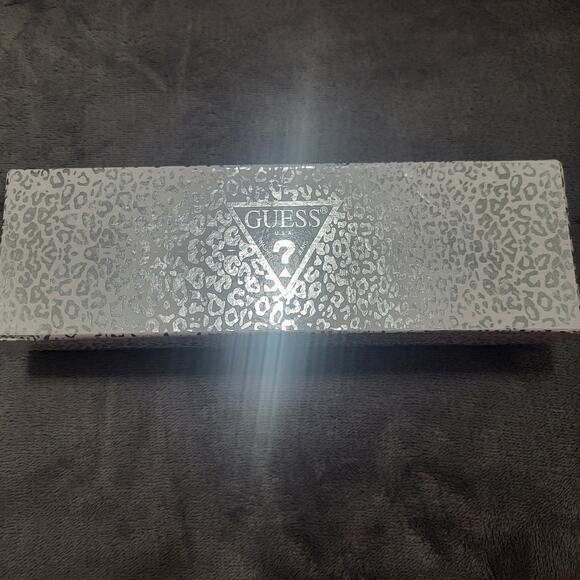 Guess Silver Tone Heart Charm Bracelet Gift Box Charm Bracelet - Picture 16 of 16